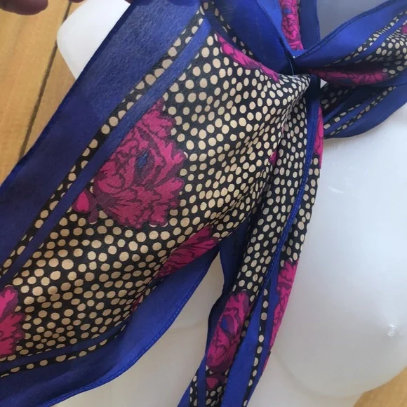 VTG Vera Neumann Elegant Pointed Ends Oblong Scarf. Peonies & Polkadot Design. - Picture 4 of 13